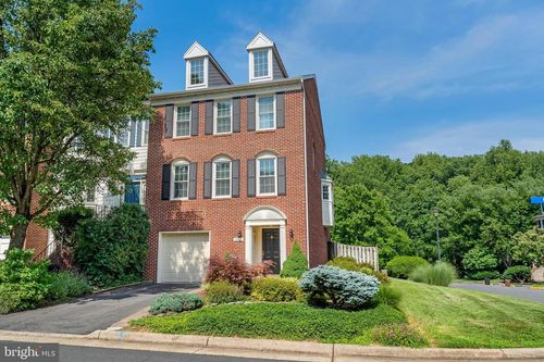 2089 Gillen Ln, FALLS CHURCH, VA, 22043-1671 | Card Image