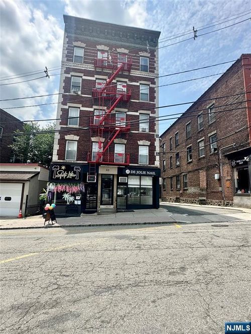 10 Hilliard Ave, Edgewater, NJ, 07020-1273 | Card Image