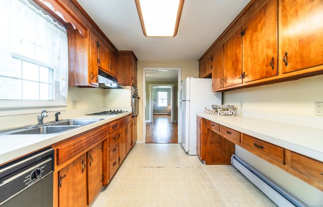 69 Essex Rd, House other with 4 bedrooms, 2 bathrooms and null parking in Old Saybrook CT | Image 16