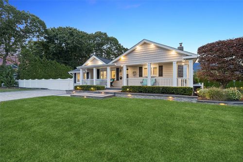 131 Brook St, West Sayville, NY, 11796-1326 | Card Image