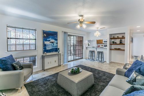 207-7930 Roanoke Run, San Antonio, TX, 78240-5207 | Card Image