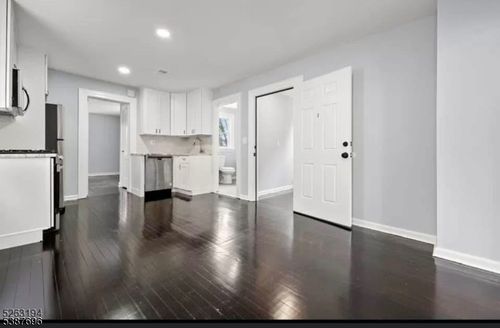 76 N 17th St, East Orange, NJ, 07017-5635 | Card Image