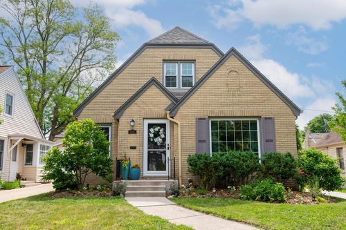 2752 N 69th Street, Milwaukee, WI, 53210 | Card Image
