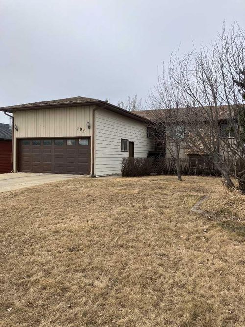 703 Oak Drive, Beaverlodge, AB, T0H0C0 | Card Image