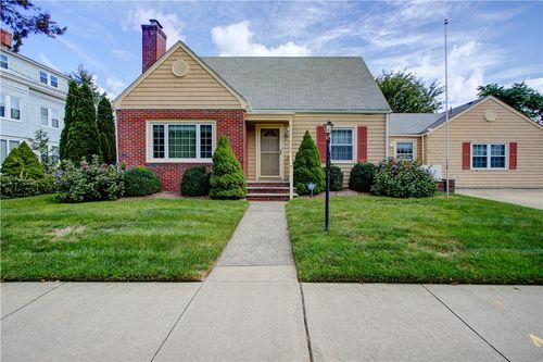 55 Jastram St, Providence, RI, 02908-4207 | Card Image