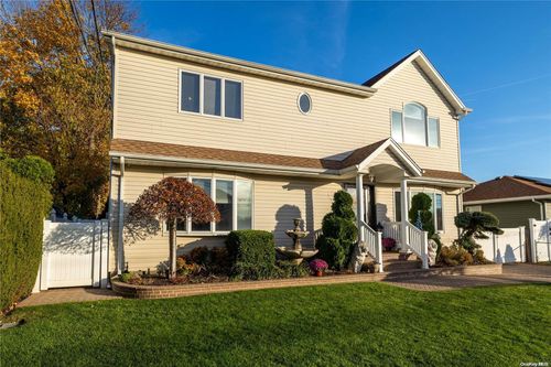 176 12th St, Bethpage, NY, 11714-1707 | Card Image