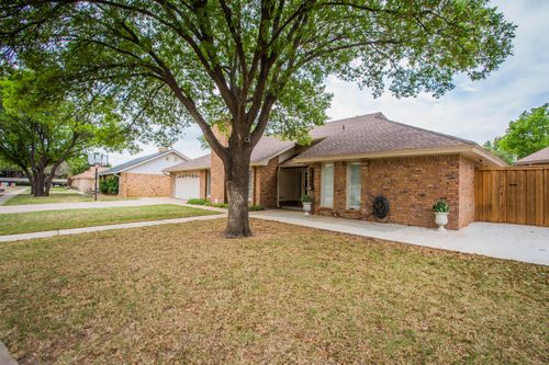 7802 Zoar Ave, Lubbock, TX, 79424-3015 | Card Image