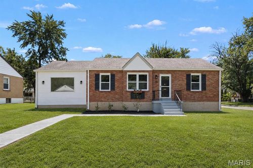 17 Saint Martha Ct, Florissant, MO, 63031-8129 | Card Image