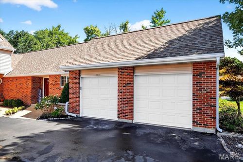 1319 Tahoe Valley Ct, Ballwin, MO, 63021-7625 | Card Image