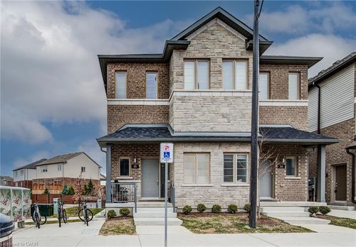 35-205 W Oak Trail, Kitchener, ON, N2R0R9 | Card Image