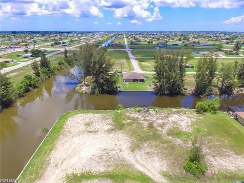 832 Ne 1st Pl, Cape Coral, FL, 33909-1983 | Card Image