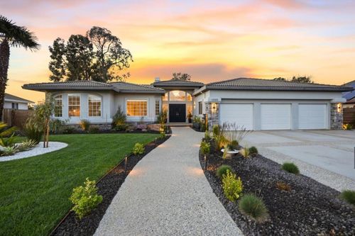 1355 Sonnys Way, Hollister, CA, 95023-6631 | Card Image