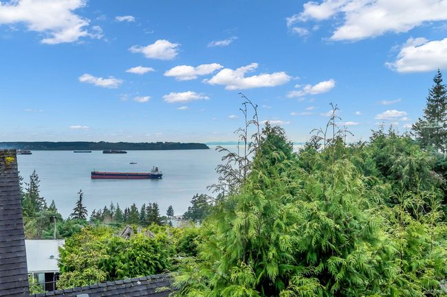 4030 Ripple Rd, House other with 4 bedrooms, 3 bathrooms and 4 parking in West Vancouver BC | Image 5