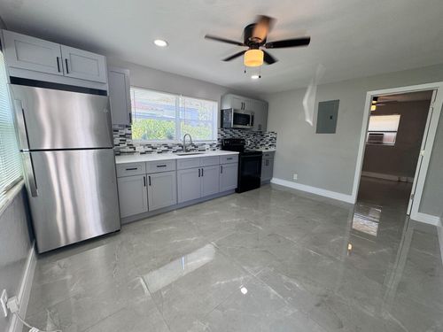 c-189 Se 27th Pl, Boynton Beach, FL, 33435-7649 | Card Image