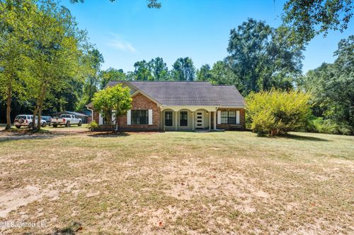 51 Nobles Rd, Sumrall, MS, 39482-3742 | Card Image