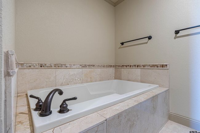 2801 Wexford Drive Unit 1006, Condo with 2 bedrooms, 2 bathrooms and null parking in Tyler TX | Image 18