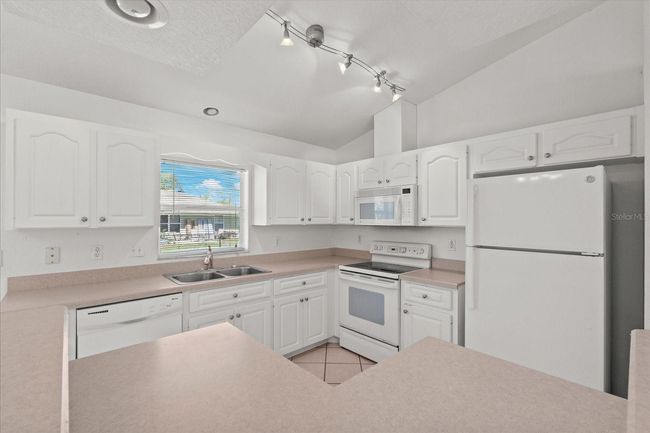 2732 Alamanda Dr, House other with 3 bedrooms, 2 bathrooms and null parking in Edgewater FL | Image 13