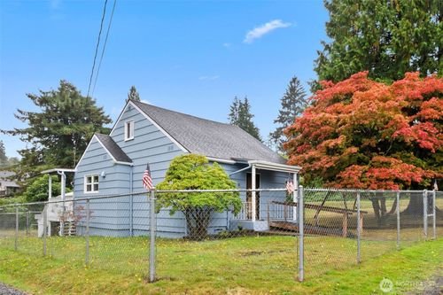 720 Washington Ave, Raymond, WA, 98577-3513 | Card Image