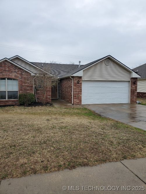9286 Columbia St, Sapulpa, OK, 74066-1216 | Card Image