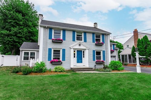 158 Warren St, Waltham, MA, 02453-6790 | Card Image