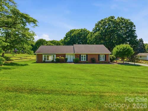 1020 Longreen Dr, Kernersville, NC, 27284-8162 | Card Image