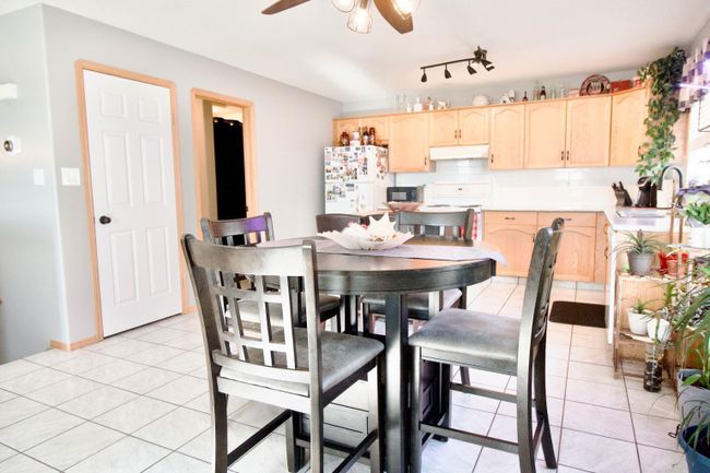 4D - 104 Upland Trail W, Home with 3 bedrooms, 1 bathrooms and 2 parking in Brooks AB | Image 12