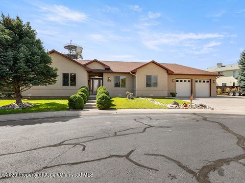 1401 E Spruce Ct, Rifle, CO, 81650-3712 | Card Image