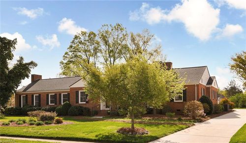 317 S Main St, Kernersville, NC, 27284-2772 | Card Image