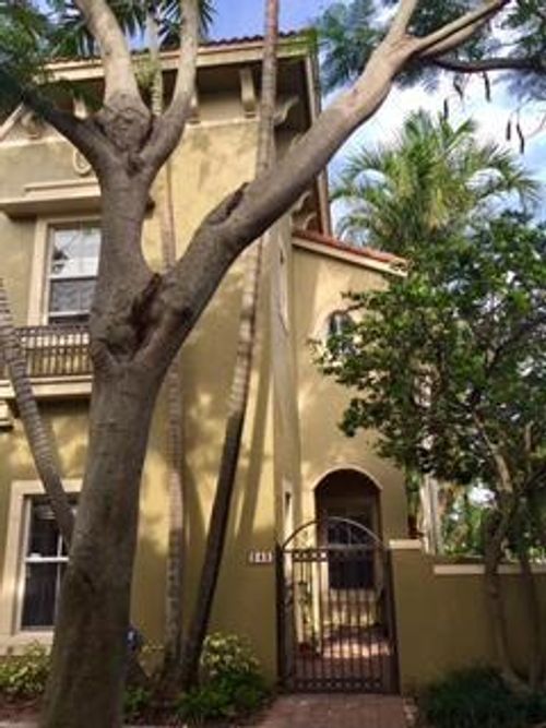 242 Lake Monterey Cir, Boynton Beach, FL, 33426-8442 | Card Image