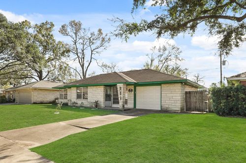 1207 Stonecrest Dr, Houston, TX, 77018-7413 | Card Image