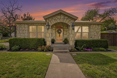 309 N Travis St, Granbury, TX, 76048-2154 | Card Image