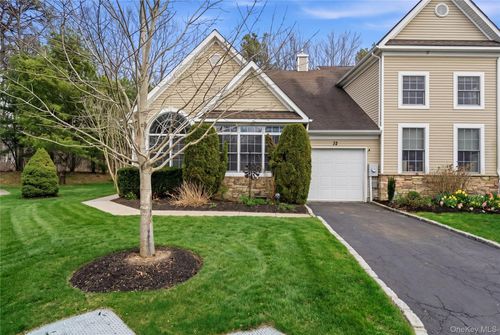 32 Eagle Cir, Bohemia, NY, 11716-4608 | Card Image