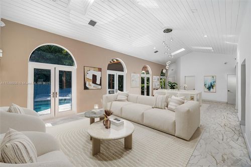 530 Sabal Palm Rd, Miami, FL, 33137-3374 | Card Image