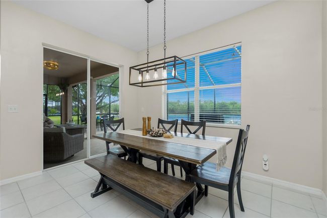 Sliding glass doors onto Lanai | Image 27