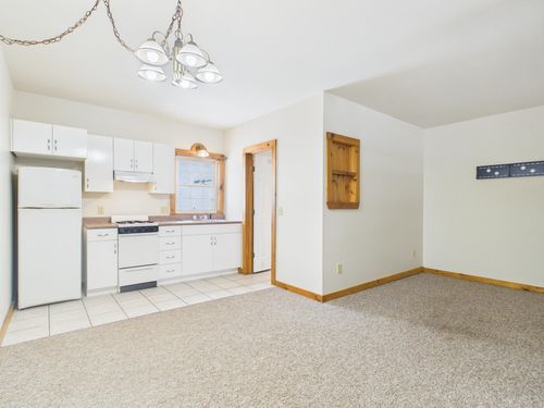 2-1555 Main St, Pittsburg, NH, 03592-5511 | Card Image