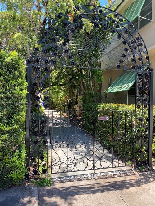 16-40 Almeria Ave, Coral Gables, FL, 33134-6148 | Card Image