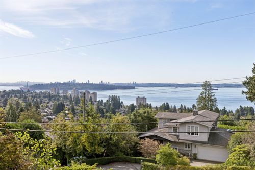 2545 Palmerston Ave, West Vancouver, BC, V7V2W4 | Card Image