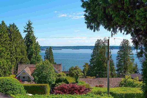 2623 Lawson Ave, West Vancouver, BC, V7V2G3 | Card Image