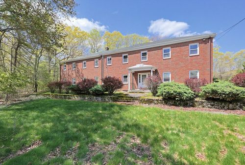 90 School St, Plainville, MA, 02762-2033 | Card Image