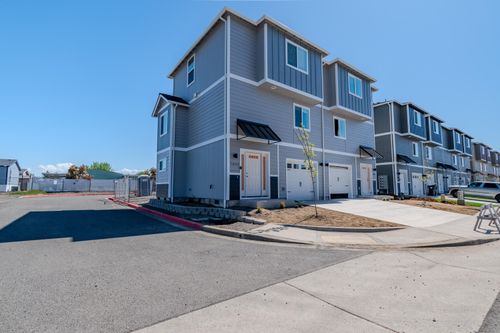 7890 28th St, White City, OR, 97503-1476 | Card Image