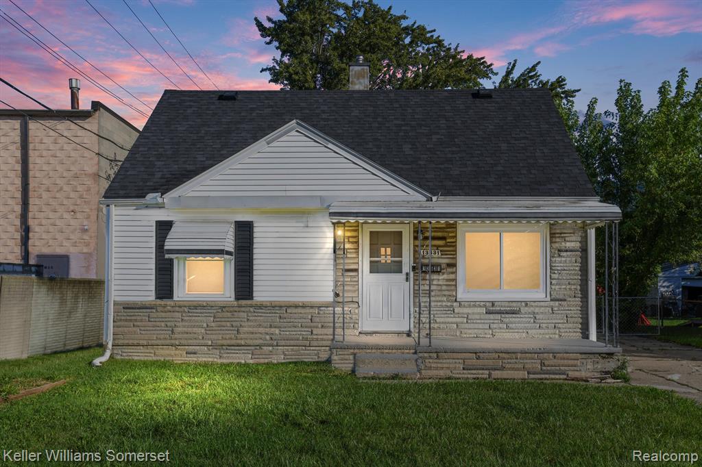 Leonard Ave, Warren, MI 48089