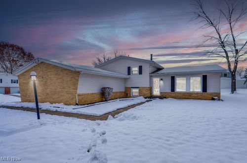 5292 Pisces St Sw, Canton, OH, 44706-5806 | Card Image