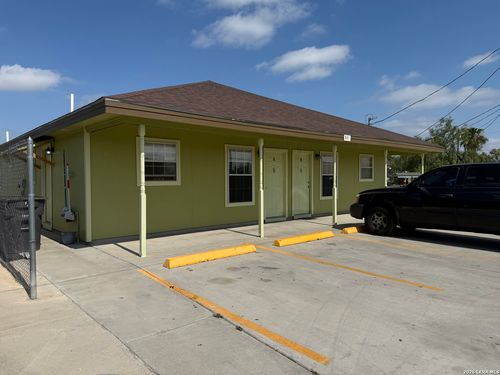 841 Christian, Eagle Pass, TX, 78852-6967 | Card Image