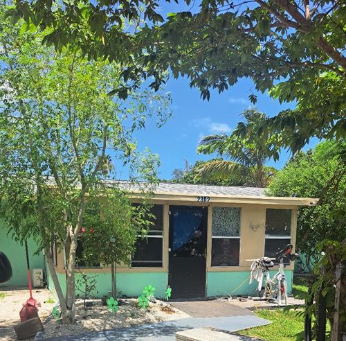 2302 Barbara Ave, Fort Pierce, FL, 34982-6446 | Card Image