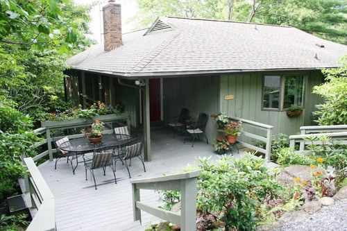 31 Rhododendron Rd, Black Mountain, NC, 28711-9712 | Card Image