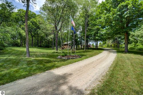 2625 Walton Rd, Kingsley, MI, 49649-8323 | Card Image