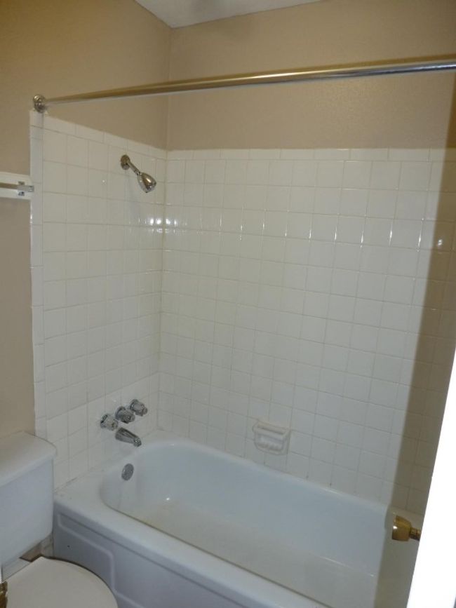 Full bathroom featuring shower / washtub combination and toilet | Image 4