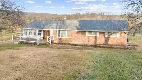 988 Hoch Rd, DANIELSVILLE, PA, 18038-9609 | Card Image