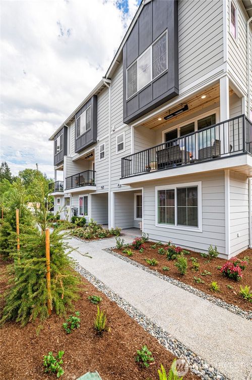 h4-1322 194th St Se, Bothell, WA, 98012-7447 | Card Image