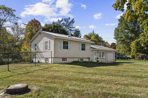 22 Mainewood Avenue, Orono, ME, 04473 | Card Image